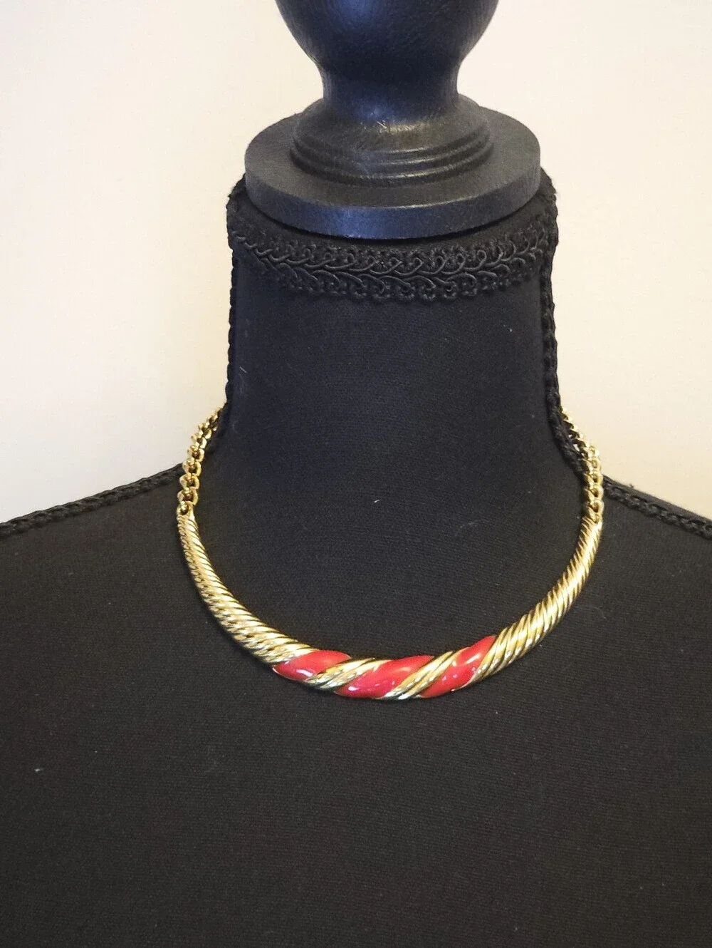 Vintage Monet 70s Red Enamel &Gold Tone Choker Necklace
